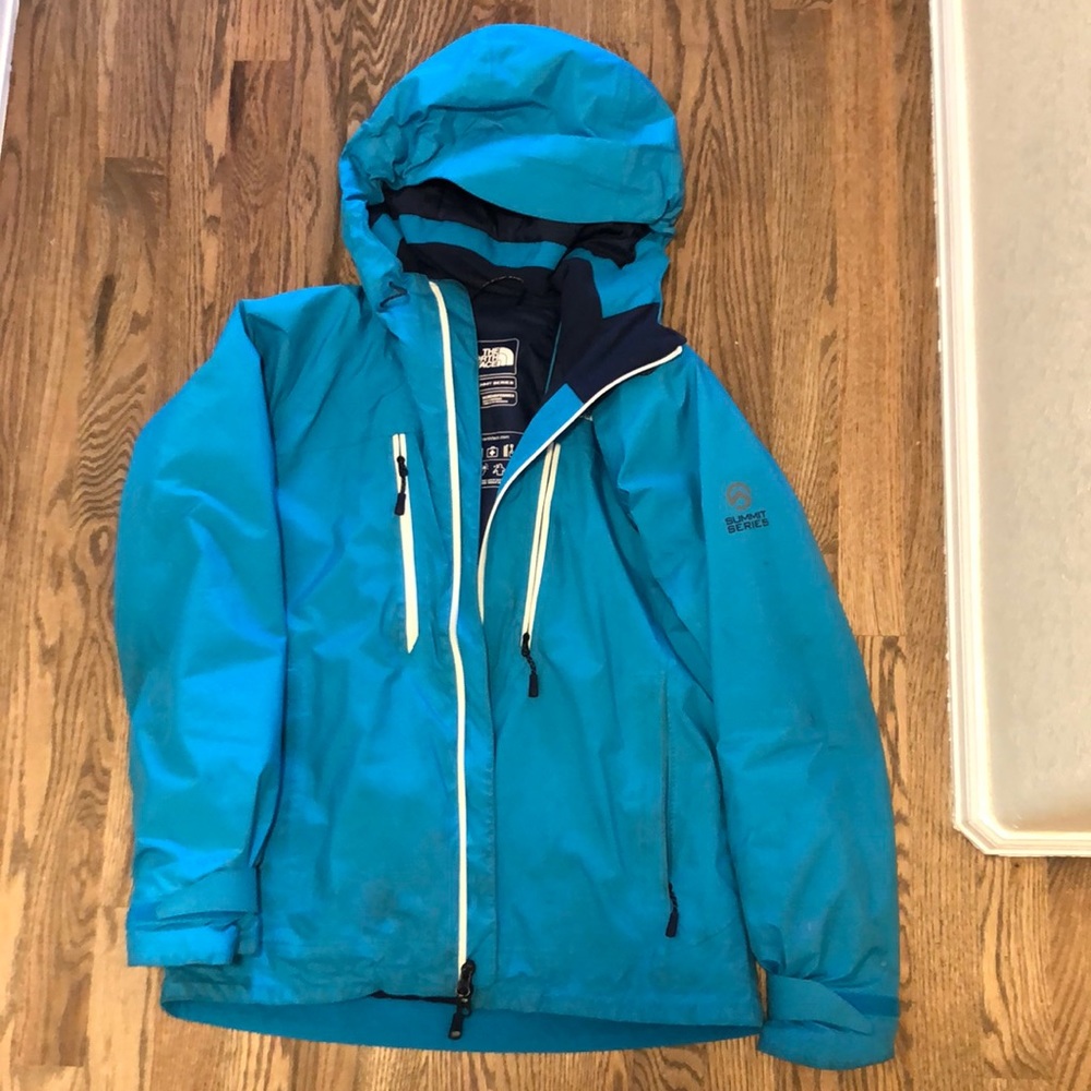Teal blue 🌟North Face ❄️winter coat. Perfect for snowboarding or skiing.